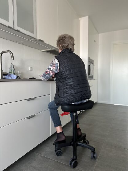 Nina Håndbremsestol til køkkenet
