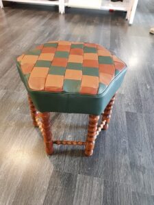 sekskantet skammel ombetrukket i patchwork læder