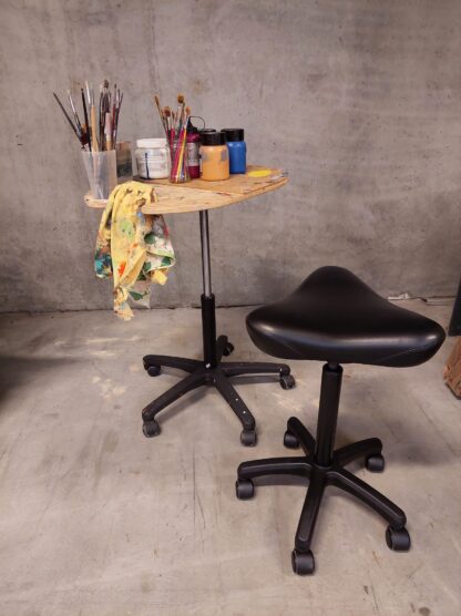 Rosie Tang sættet består af stol og rullende palet
